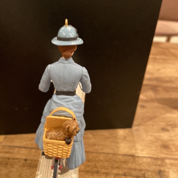 Hallmark Keepsake Ornament Wizard of Oz Miss Gulch - Picture 3 of 8